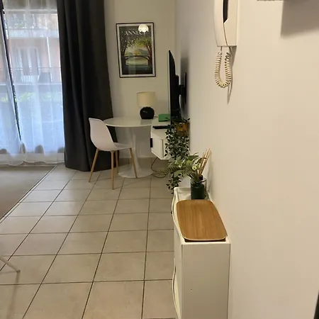 Apartment Centre,
